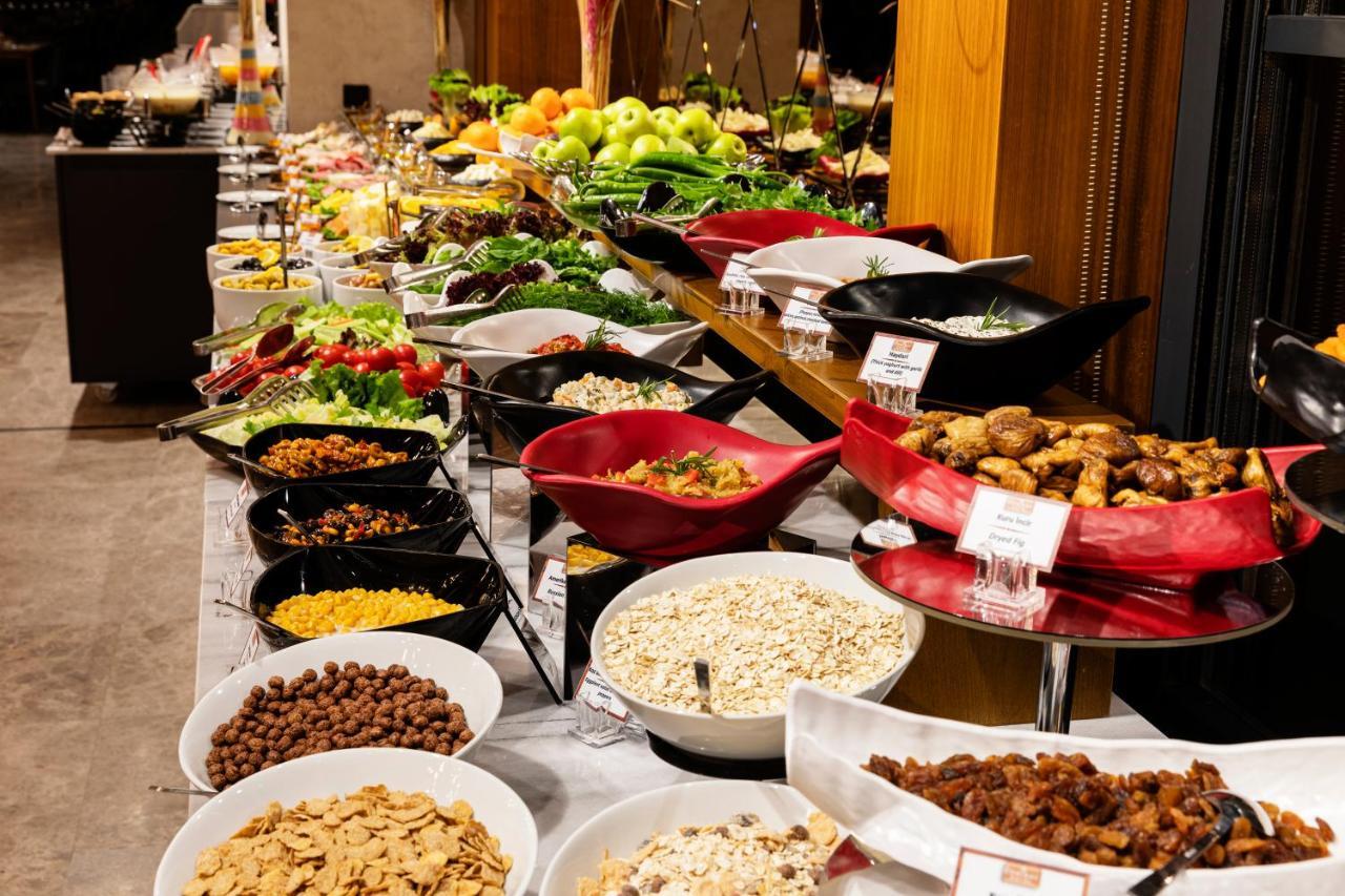 Demiray Hotel Old City Istanbul Exterior photo A buffet at a hotel