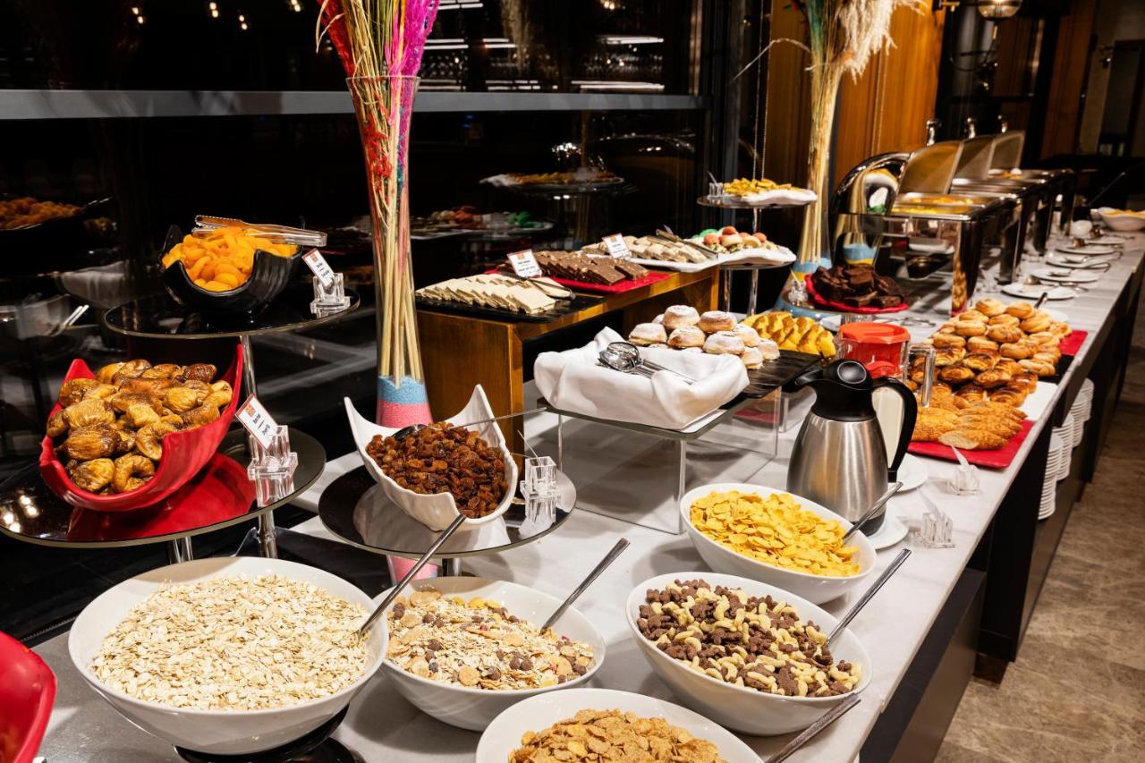 Demiray Hotel Old City Istanbul Exterior photo A buffet at a hotel